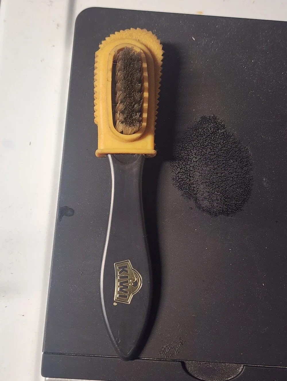 Kiwi Suede & Nubuck Brush With Box